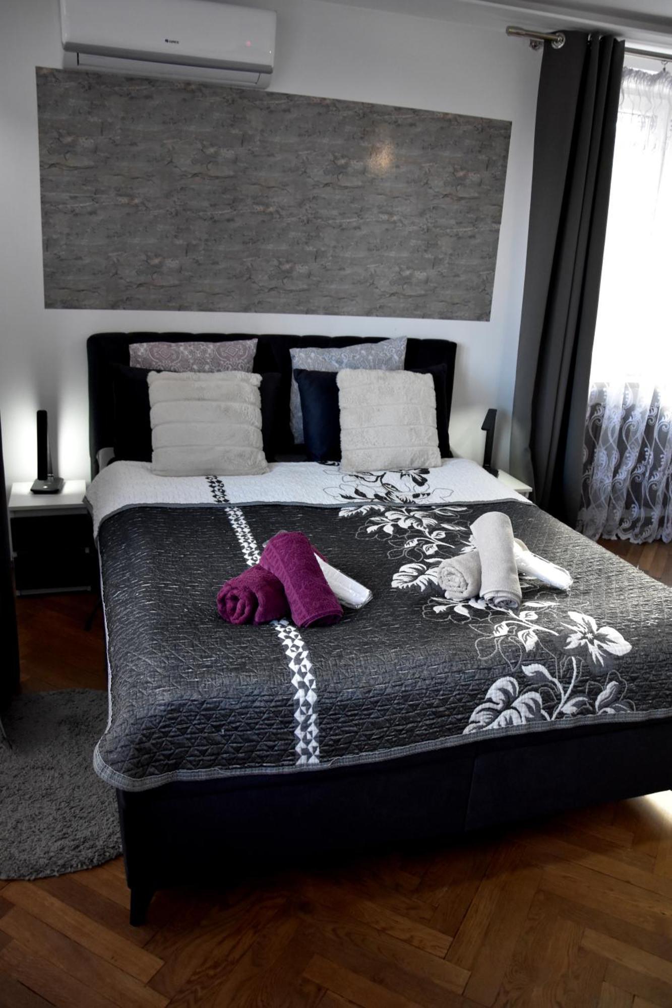 Apartament Night Premium Krakau Buitenkant foto